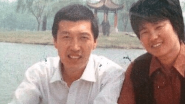Bian Lichao (a sinistra) e la sua defunta moglie Zhou Xiuzhen (a destra) erano entrambi insegnanti di scuola media nella provincia dell'Hebei.